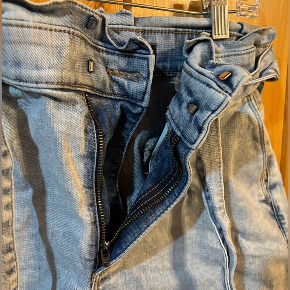 Express Women’s Light Denim Jeans - Picture 5 of 7